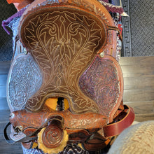 Load image into Gallery viewer, Hereford Western Saddle