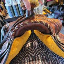 Load image into Gallery viewer, Hereford Western Saddle