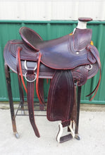 Load image into Gallery viewer, Western Roping Saddle